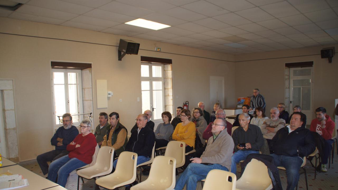 Une assemblée à l'écoute lors de la création