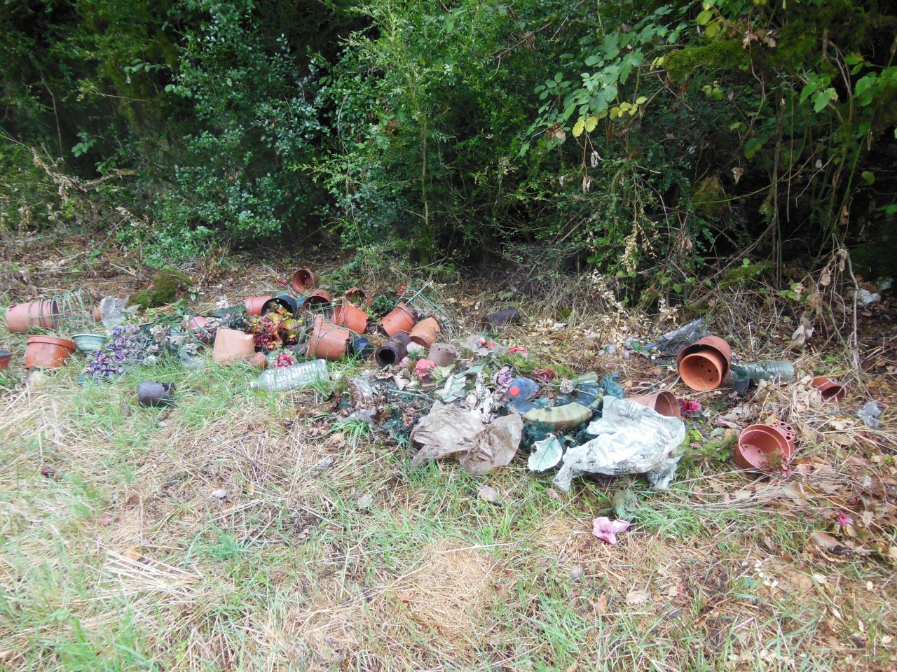 Nettoyage contre-bas du cimetière